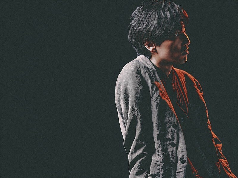 SawanoHiroyuki[nZk]、ベストアルバム『bLACKbLUE』発売日にスタジオライブ公開