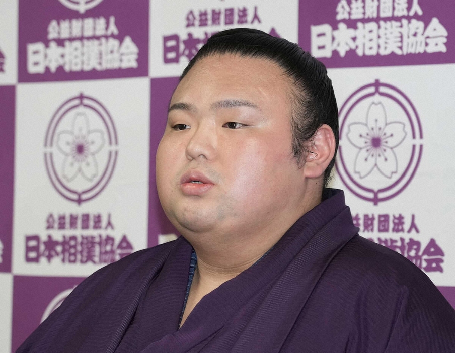 引退会見に臨んだ貴景勝（撮影・郡司　修）