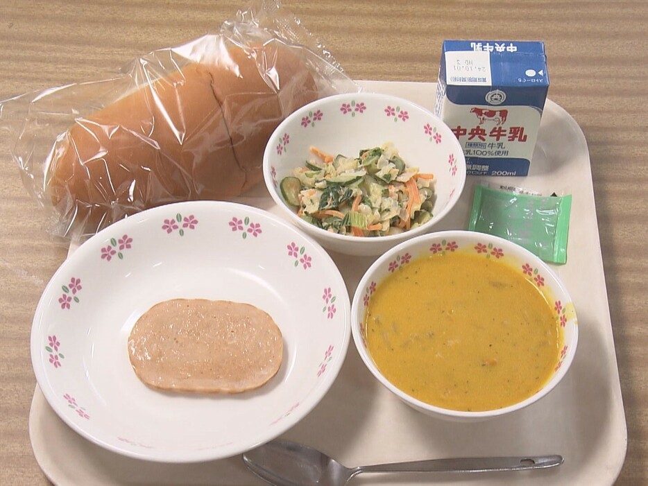 1食300円の給食 愛知県みよし市の三吉小学校