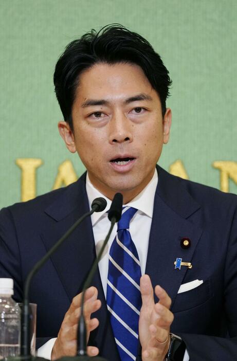 自民党総裁選の立候補者討論会で発言する小泉元環境相＝14日午後、東京・内幸町の日本記者クラブ