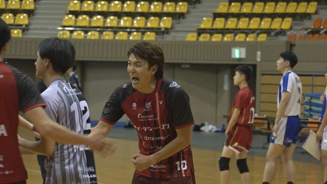 チームを鼓舞するヴォレアス北海道 戸田拓也選手