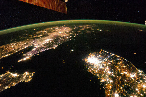 国際宇宙ステーションから見た朝鮮半島の夜景。2014年1月30日に撮影した写真＝NASA提供