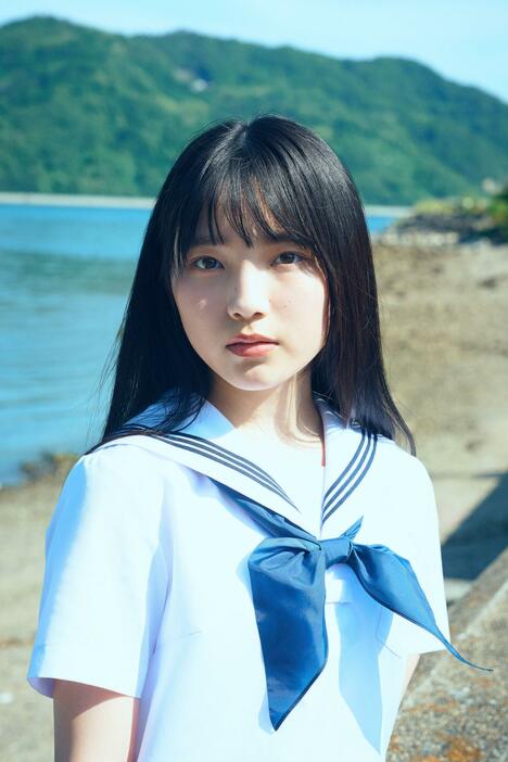 初の写真集を発売した「STU48」の岡村梨央さん　撮影：神藤剛