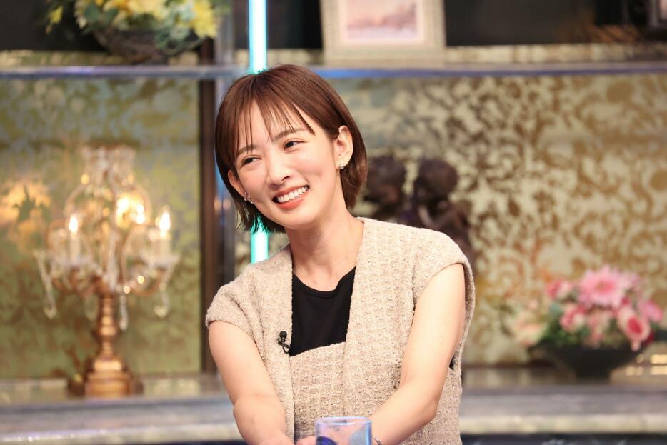 トークバラエティー番組「酒のツマミになる話」に出演する夏菜さん（C）フジテレビ