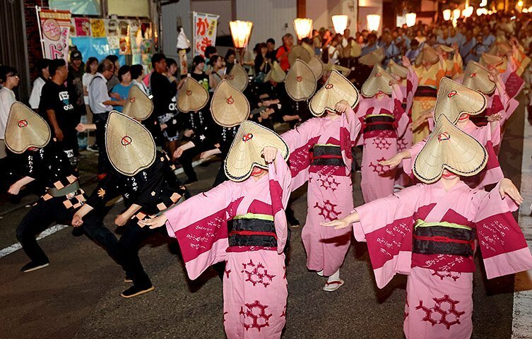 西町の踊り手