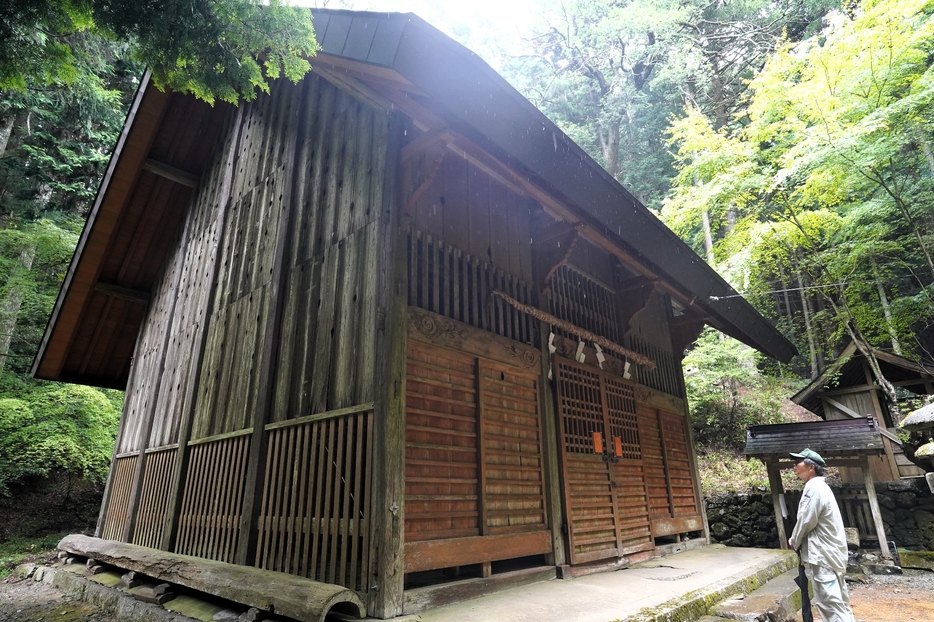 荘厳な雰囲気が漂う春日神社の社殿＝兵庫県丹波篠山市後川上で