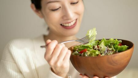 日本人の食物繊維の摂取量は10％以上がお米由来だという（写真：プラナ／PIXTA）