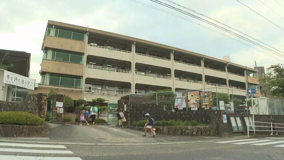 夏休み終わり児童登校「楽しみ」３学期制多くの小中学校で始業式　広島