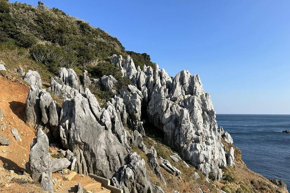 鳥羽市神島のカルスト地形