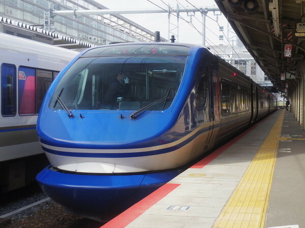 京阪神と鳥取方面を結ぶ特急「スーパーはくと」（画像：写真AC）。