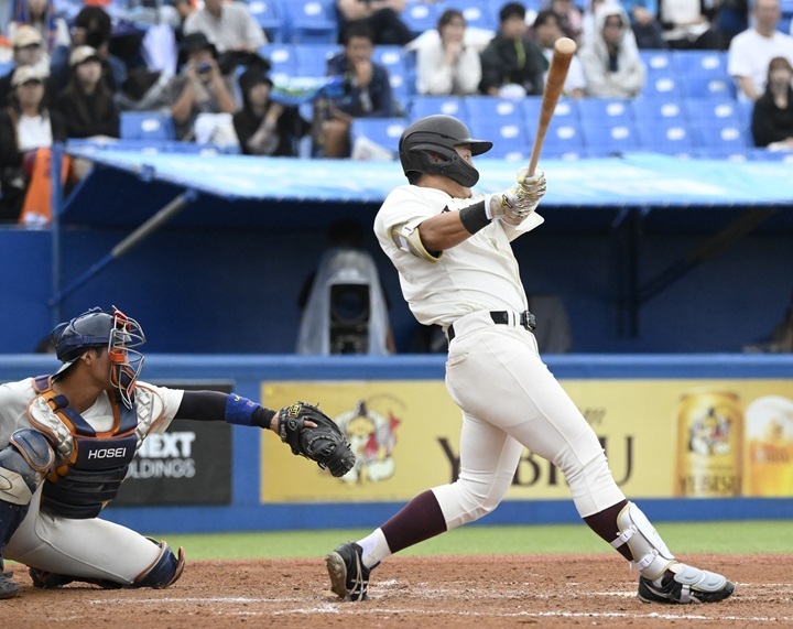 逆方向への圧巻の弾道に、NPBスカウト陣は驚いた[写真=矢野寿明]