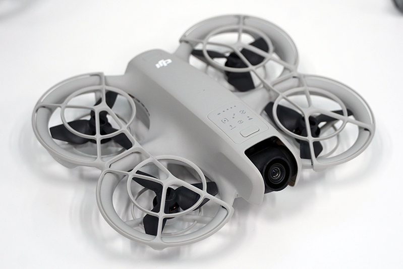 「DJI Neo」