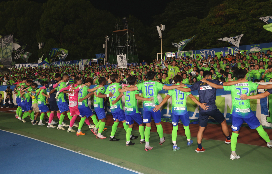 ラインダンスで逆転勝利を祝った湘南