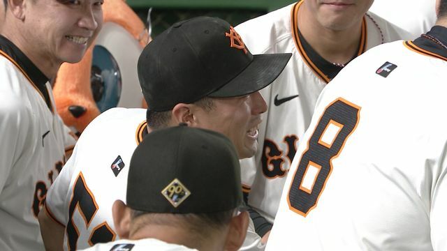 試合前の円陣を務めた巨人の浅野翔吾選手(画像:日テレジータス)