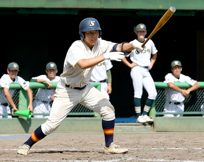 狭山ケ丘―昌平　5回表狭山ケ丘1死三塁、川鍋が右前適時打を放つ