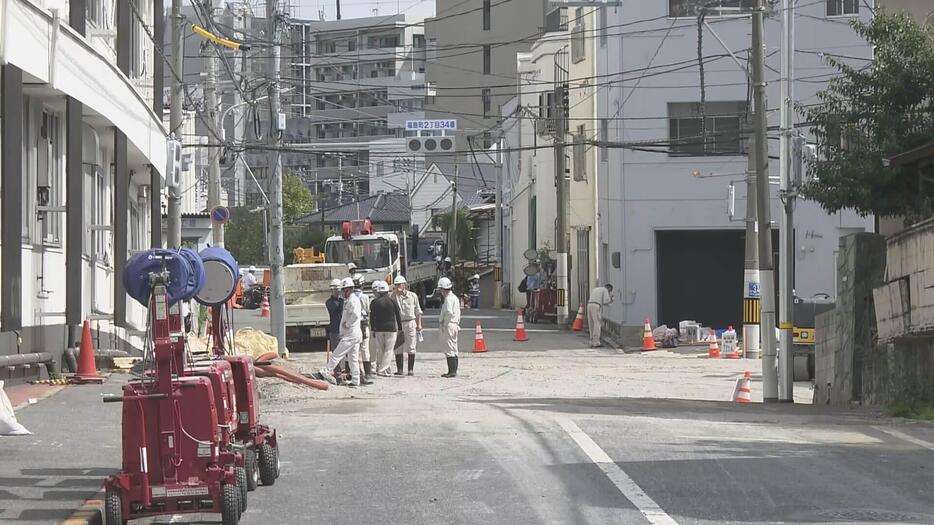 道路陥没の応急作業 ２８日に終了予定　ライフライン復旧は１週間以上…広島市西区