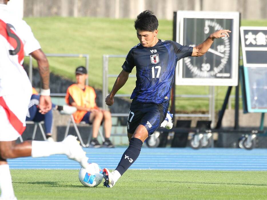 後半19分、U-17日本代表右SB千田遼(岡山U-18)がクロスで追加点をアシスト(Taro YOSHIDA)