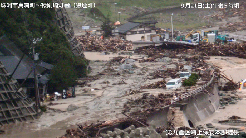 第9管区海上保安本部が21日午後に撮影し報道向けに公開した、大雨被害のあった石川県の能登地方をヘリコプターで上空から撮影した映像