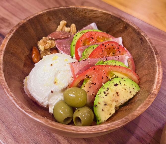 Caprese Bowl（イートイン・テイクアウト1480円）