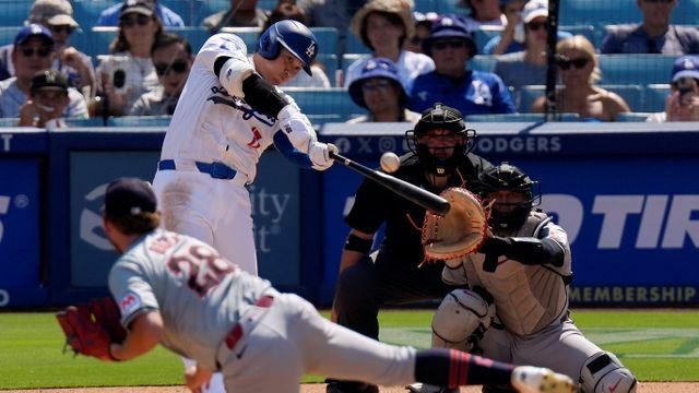 指揮官もうなる特大の46号を放ったドジャースの大谷翔平選手(写真：AP/アフロ)