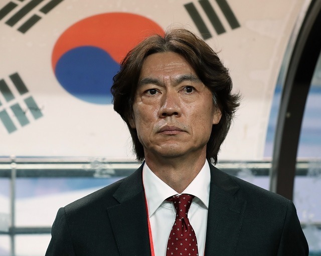 韓国代表を率いるホン・ミョンボ監督。２年後のW杯に導けるか。（C）Getty Images