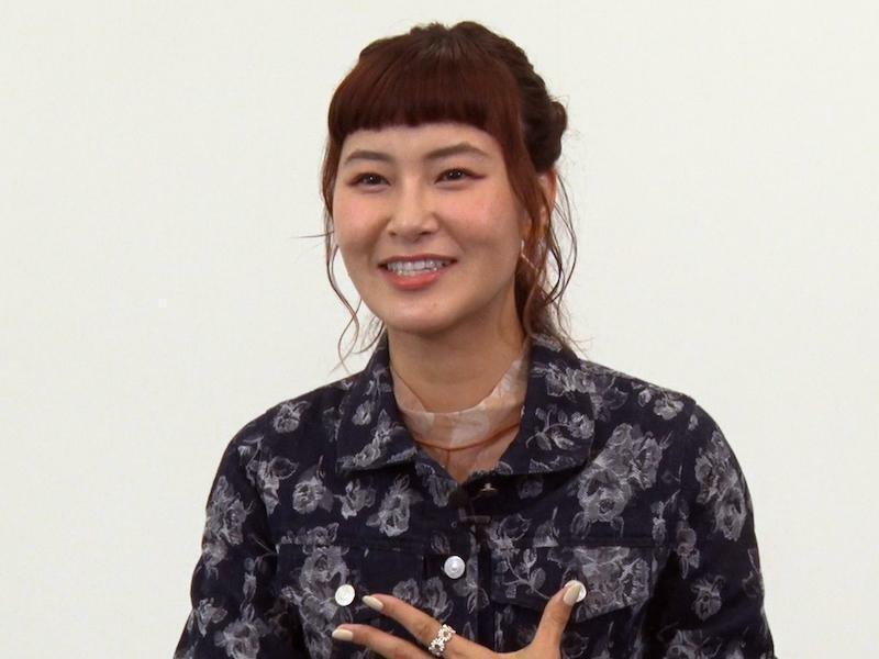 アトピーの症状について体験を語る村上佳菜子さん