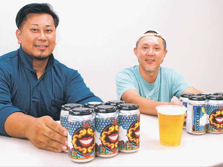 「ＵＯＺＵ　ＩＰＡ」を紹介する吉森実行委員長（左）と宮本会長＝魚津商工会議所