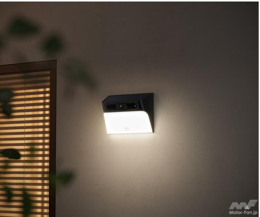 Eufy『Solar Wall Light Cam S120（価格：1万4990円/税込）』人などの動きを感知すると最大300ルーメンの柔らかな明るさのセンサーライトが自動で点灯。電源は充電池およびソーラーパネルの搭載で、完全ワイヤレスを実...