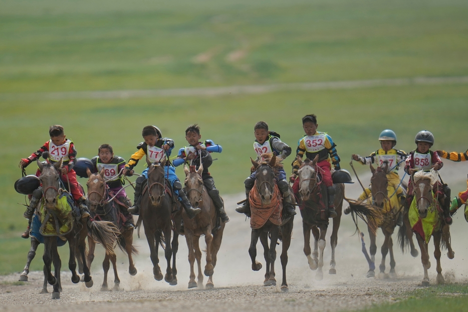 モンゴルの夏のスポーツ祭典「ナーダム」で行われた競馬＝ウランバートル郊外　撮影：武隈周防／共同通信社　撮影日：2024/7/10