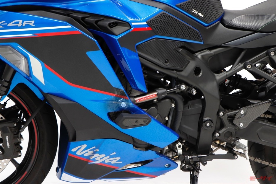 ■「パフォーマンスダンパー　Ninja ZX-4R SE/RR 23-24」装着イメージ