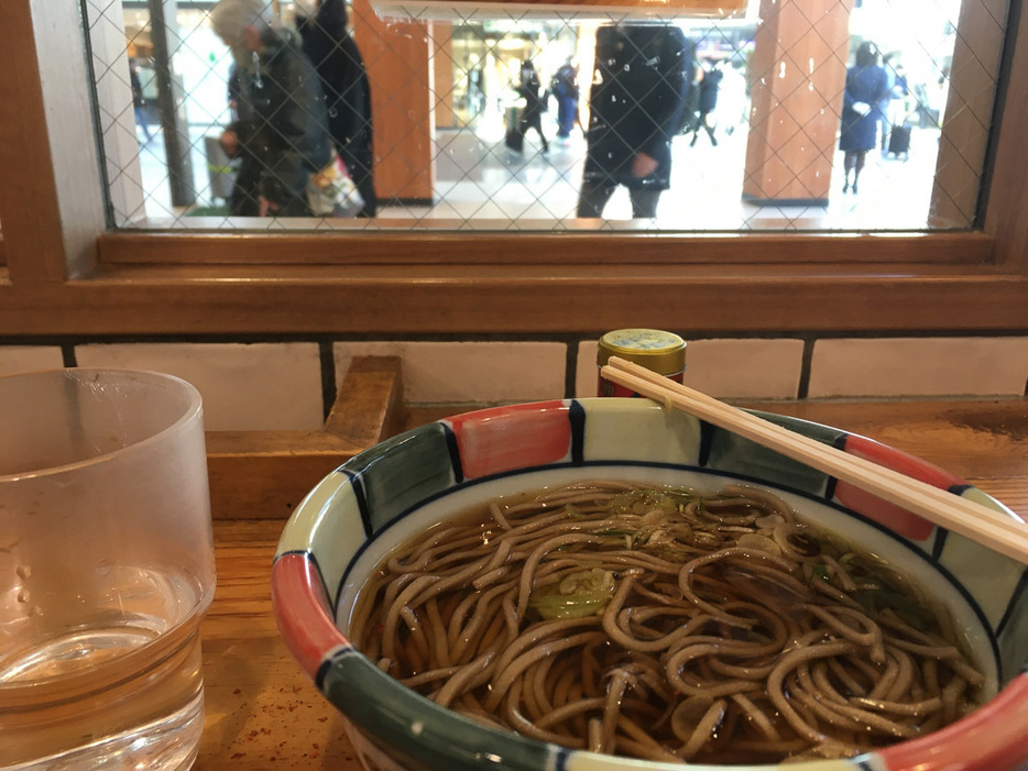 上司はよく立ち食い蕎麦屋に部下を誘う。しかし決して奢ってはくれない