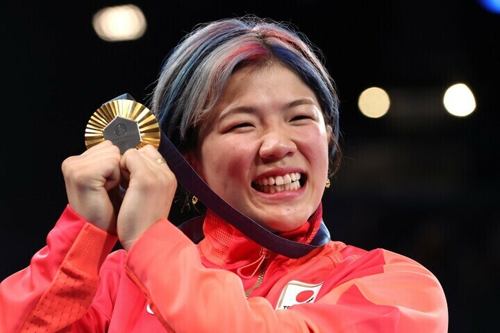 パリ五輪・レスリング女子76キロ級で金メダルを獲得した鏡優翔。(C)Getty Images