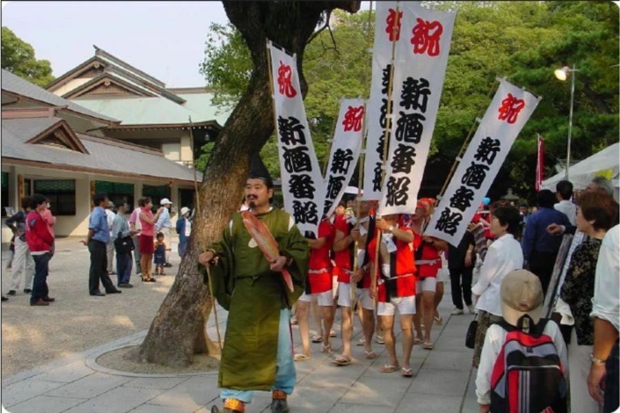 恵比寿様が先導する「新酒番舩祝行列」は大変縁起が良いもの