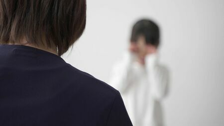 しつけや勉強を優先することで叱ることが増え、親子関係が悪くなっている例は本当に多いです（写真：Taka／PIXTA）