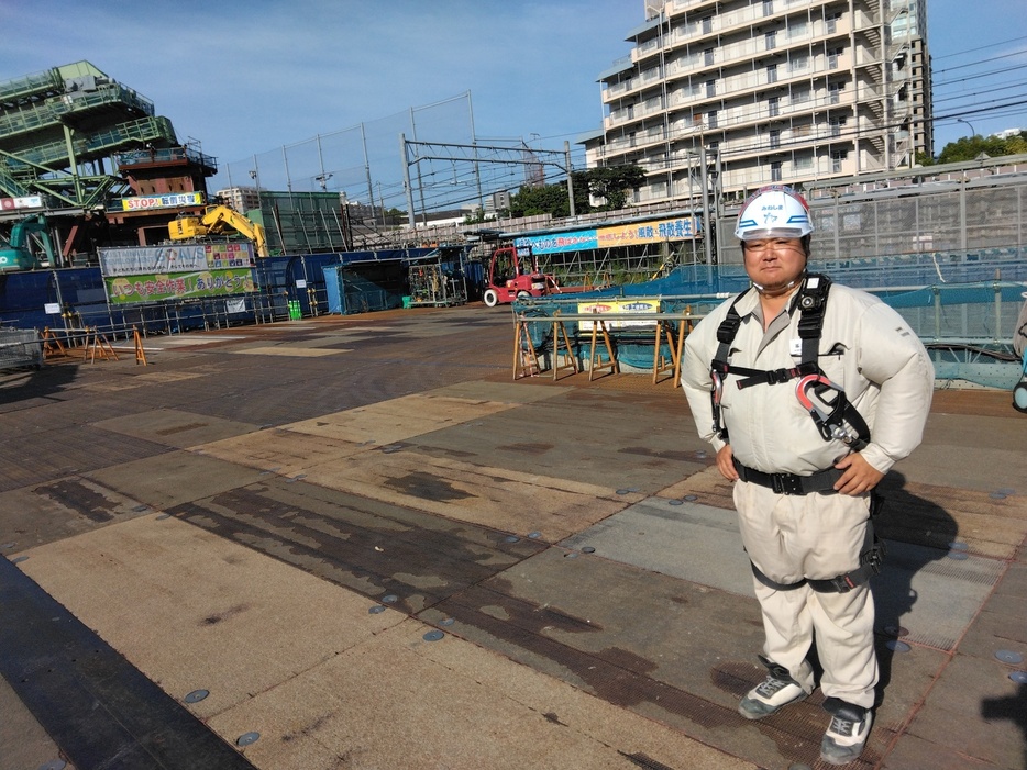 仕事現場での峯島さん