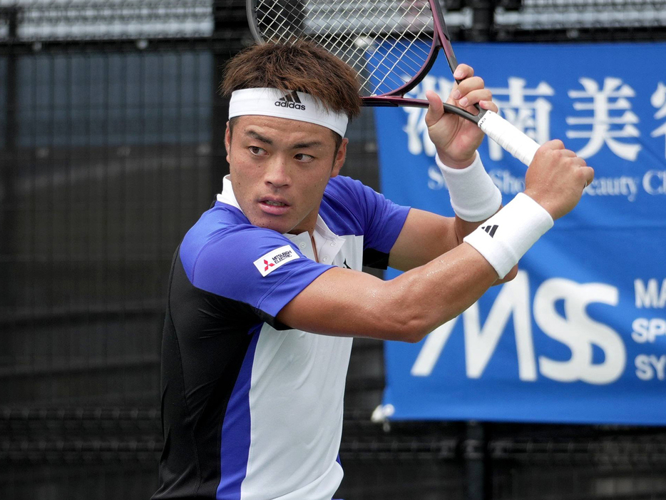 「ITF男子ワールドテニスツアーM25 SBC DREAM TENNIS国際大会」（群馬・清水善造メモリアルテニスコート）で男子シングルス準々決勝に進出した高橋悠介（三菱電機）（©SBC DREAM Tennis 事務局）