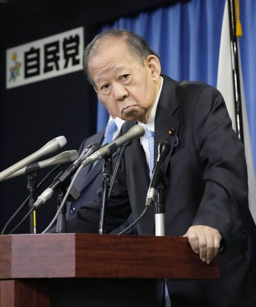 次期衆院選への不出馬を表明する二階元幹事長＝３月２５日