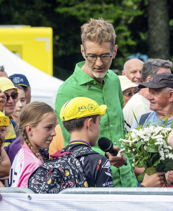 7月に閉幕した世界最高峰の自転車ロードレース、ツール・ド・フランスで地元テレビのリポーターを務めたフローラン・ダバディー氏（株式会社Sorriso提供）