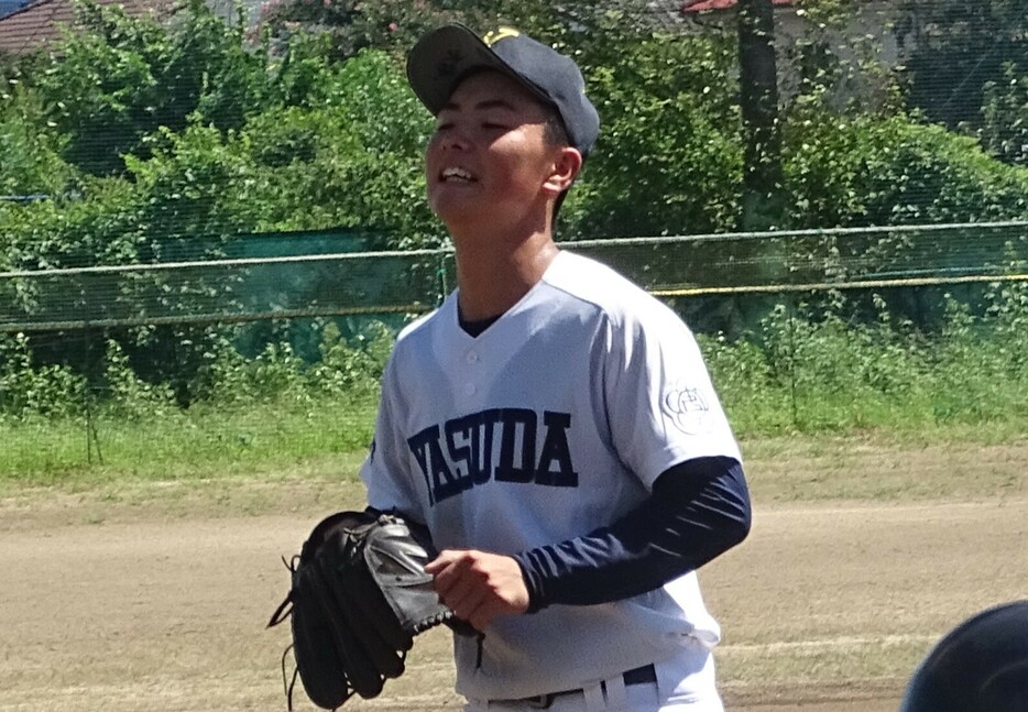 勝利の瞬間の安田学園・稲葉颯来