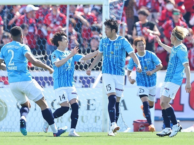 前回対戦はホームで清水に２－０で勝利している横浜FC。国立の舞台でシーズンダブル達成なるか。伊藤（15番）も古巣相手に「燃えるでしょ」。写真：梅月智史（サッカーダイジェスト写真部）