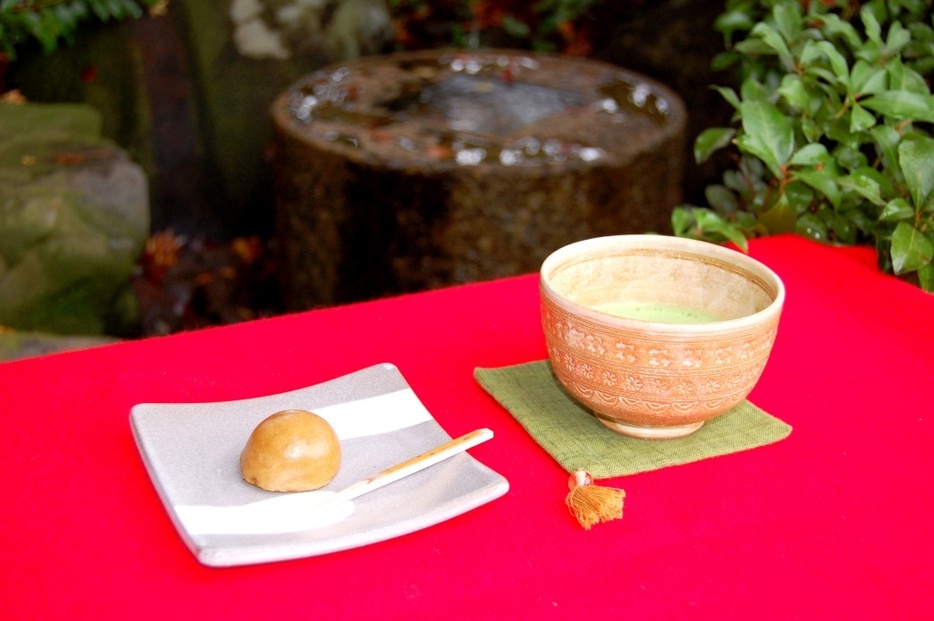 「お茶を立ててくれて和菓子と一緒に出してくれていました」というグランフィールズCCの茶店