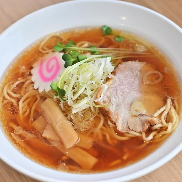 「KAMIKAWACHI GARDEN（かみかわちガーデン）」にて販売される「上河内醤油ラーメン」（780円）。