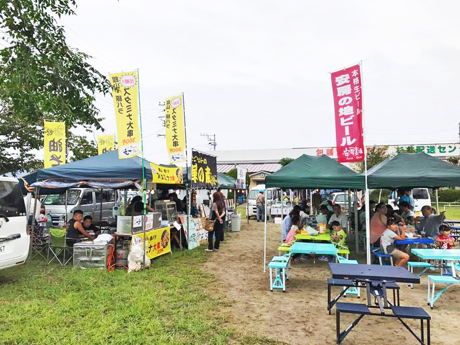 中断前の物産展の様子＝館山（鈴木将仁さん提供）