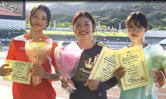 左から田中佑美選手、福部真子選手、中島ひとみ選手