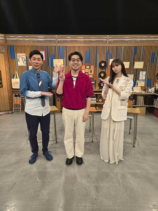 9月9日放送の「ハマスカ放送部」に出演する（右から）齋藤飛鳥さん、ハマ・オカモトさん、森本晋太郎さん＝テレビ朝日提供