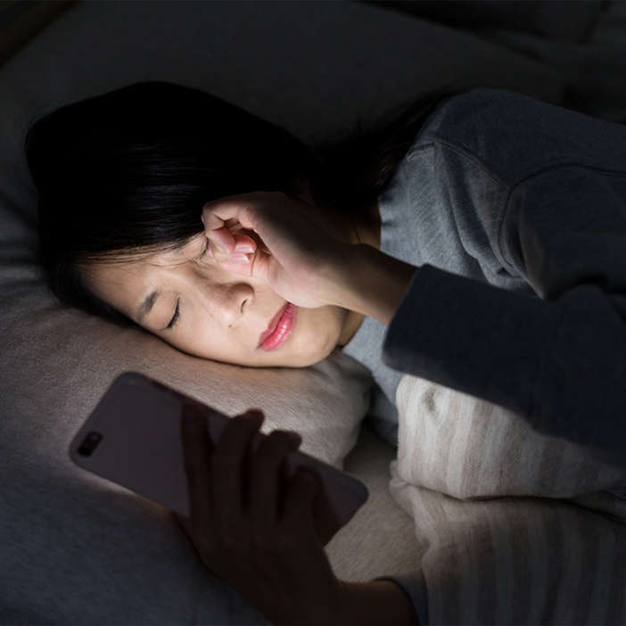 「視力」と認知症との意外な関係。スマホ、紫外線、飲酒…目への悪影響で視力が下がると、認知症リスクは約1.5倍に！【山田悠史医師】