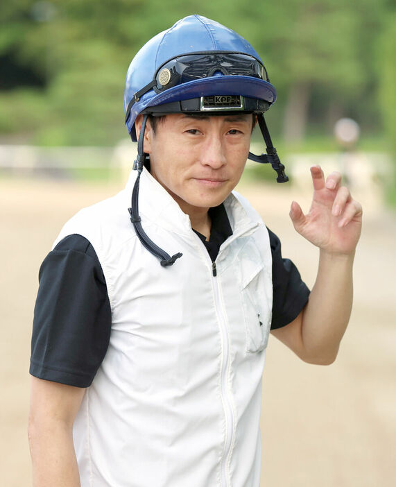 調教騎乗を再開した吉田隼人騎手（カメラ・高橋　由二）