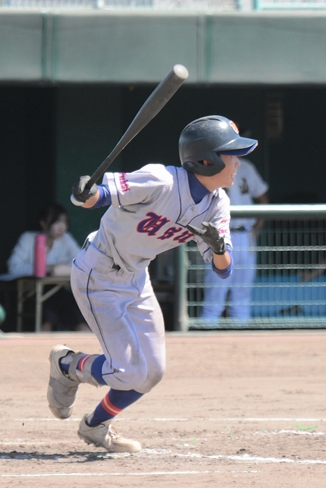 羽水―勝山　2点適時二塁打を放つ羽水の松村＝9月14日、福井県福井市のセーレン・ドリームスタジアム