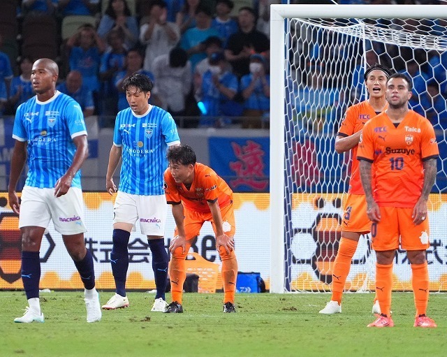 清水対横浜FCは１－１で決着した。写真：田中研治（サッカーダイジェスト写真部）