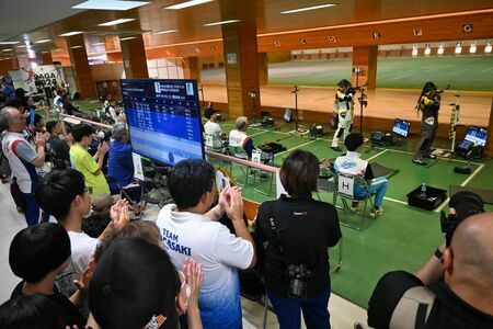 井浦選手の活躍に沸く会場＝大分県